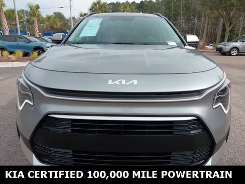 Certified 2024 Kia Niro LX image 3