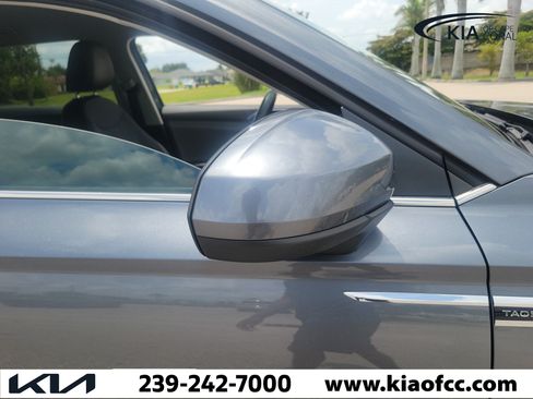 Used 2022 Volkswagen Taos SE AWD/4WD image 9