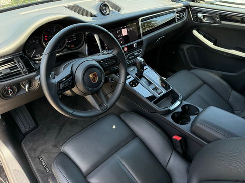 Used 2026 Porsche Macan image 4