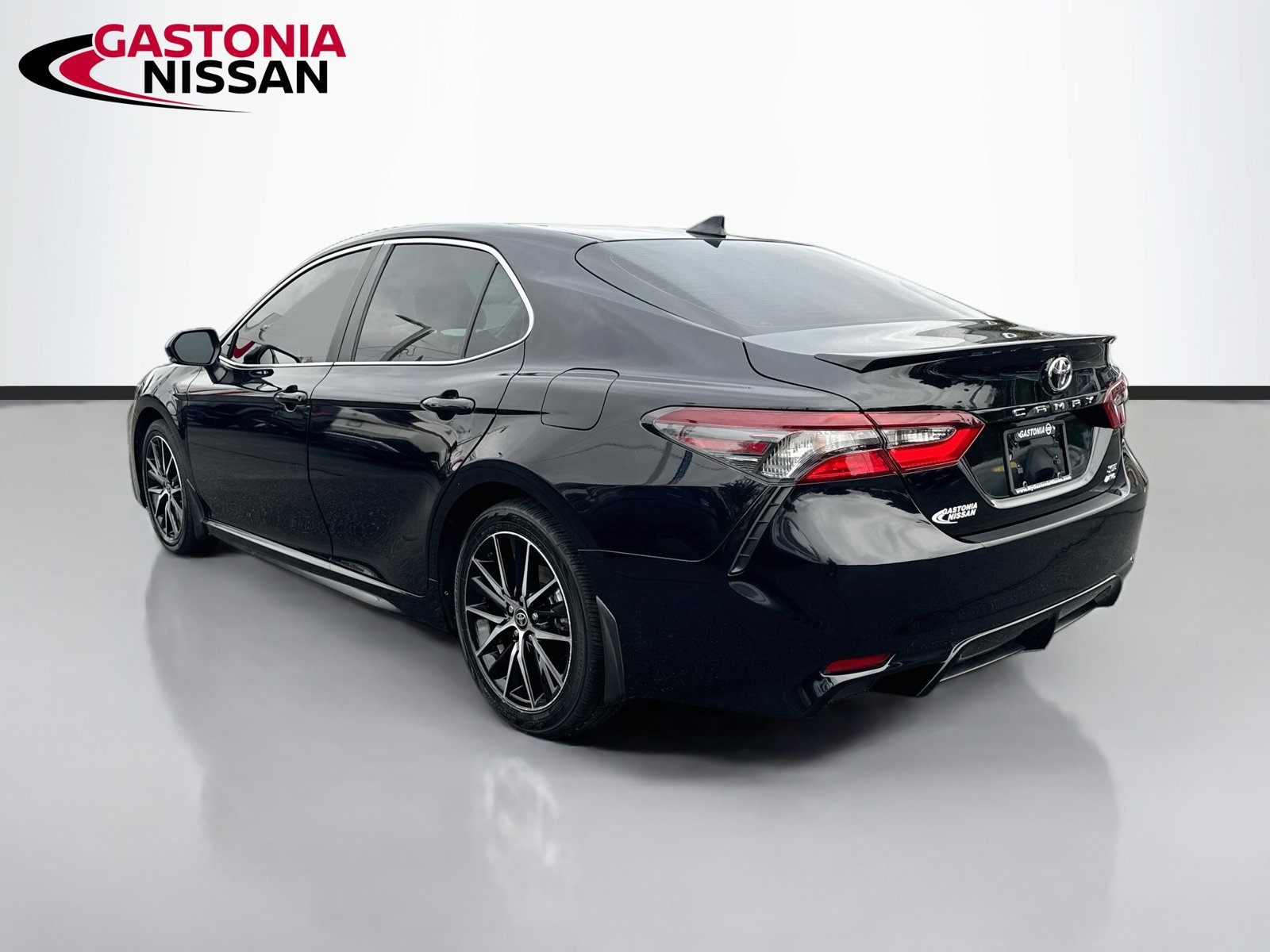 Used 2024 Toyota Camry SE w/ Cold Weather Package AWD/4WD image 6