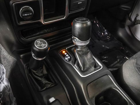 Used 2022 Jeep Wrangler Sport AWD/4WD image 32