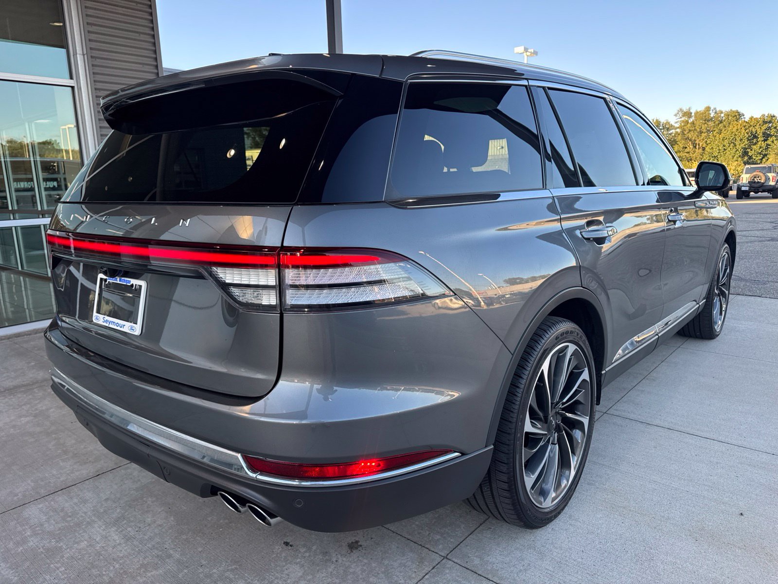 Used 2025 Lincoln Aviator Reserve w/ Equipment Group 201A AWD/4WD image 7