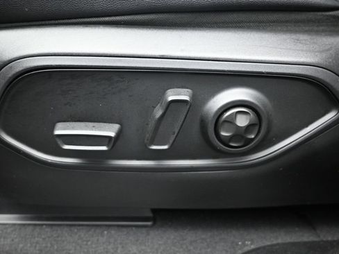 Used 2023 Jeep Grand Cherokee L Laredo RWD image 11