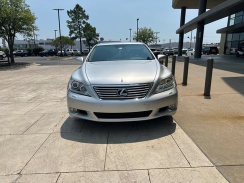 Used 2011 Lexus LS 460 AWD w/ Comfort Pkg image 2
