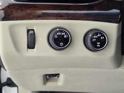 Used 2016 Cadillac Escalade Premium image 26