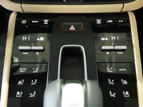 New 2026 Porsche Macan image 21