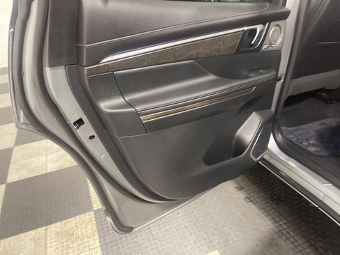 Used 2026 Buick Enclave Avenir image 15