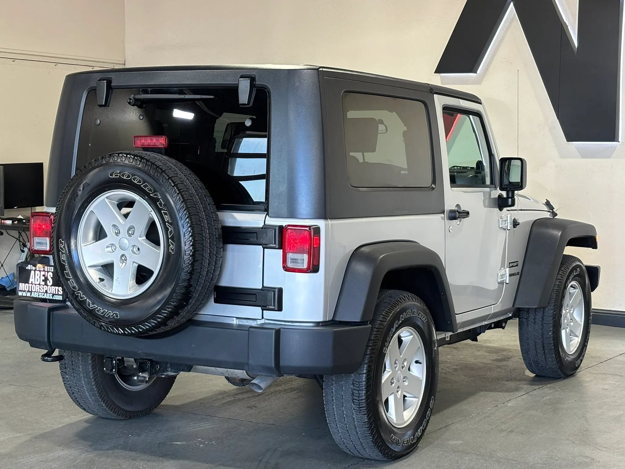 Used 2010 Jeep Wrangler Sport AWD/4WD image 6