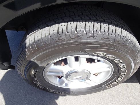 Used 2004 Ford Expedition XLT image 10