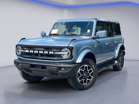 Used 2025 Ford Bronco Outer Banks AWD/4WD image 2