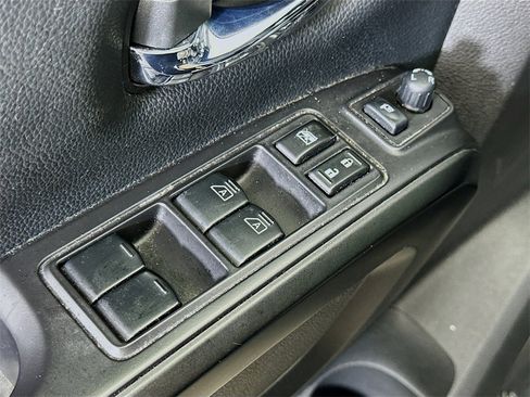 Used 2021 Nissan Titan PRO-4X w/ Pro-4x Convenience Package image 19