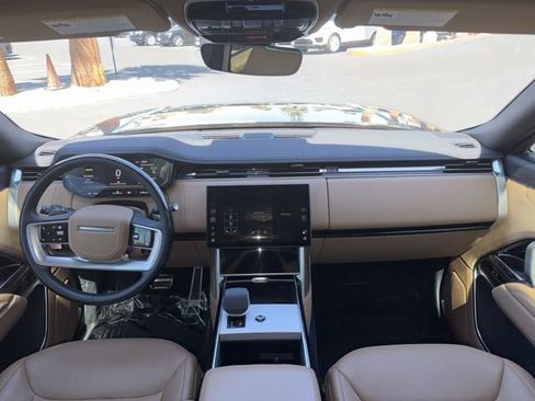 Used 2025 Land Rover Range Rover SE AWD/4WD image 12