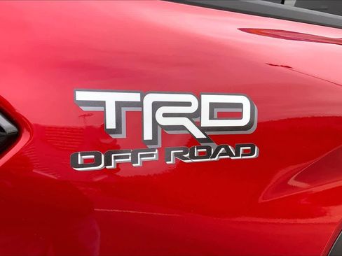 Used 2024 Toyota Tacoma TRD Off-Road w/ TRD Off Road Upgrade Package AWD/4WD image 31