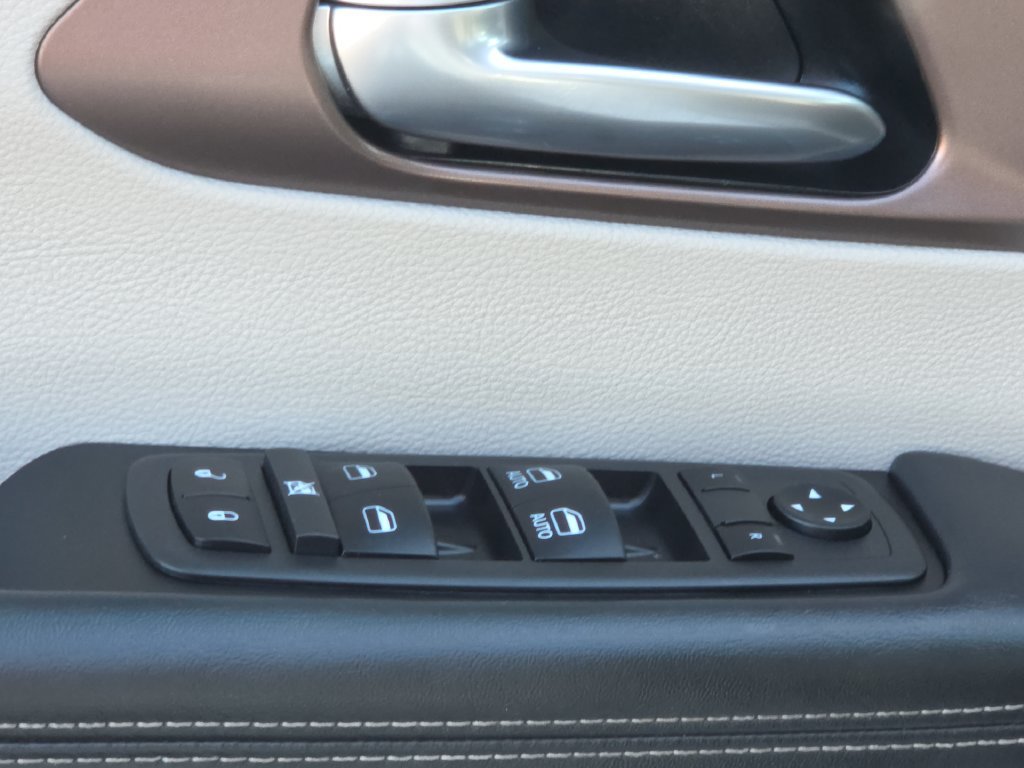 Used 2024 Chrysler Voyager LX FWD image 13