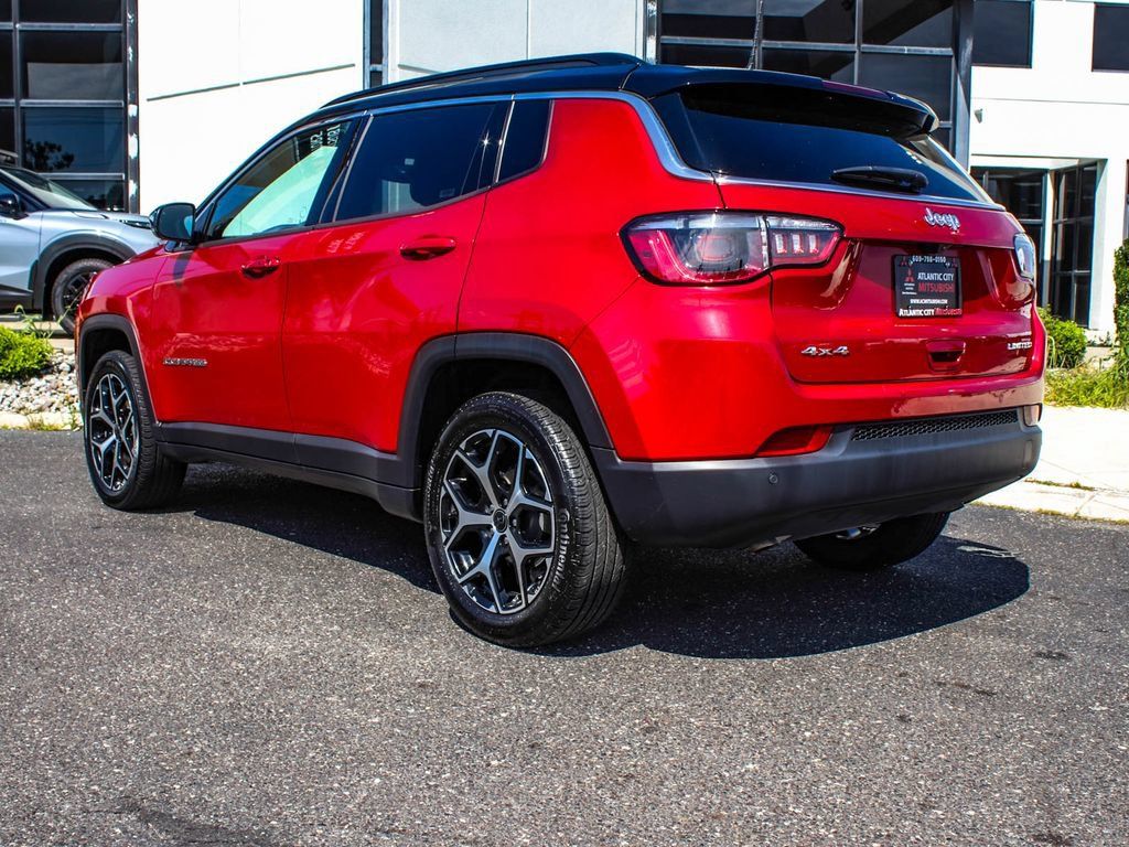 Used 2025 Jeep Compass Limited AWD/4WD image 4