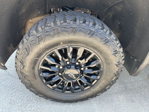 Used 2024 Chevrolet Silverado 2500 LTZ w/ LTZ Plus Package AWD/4WD image 10