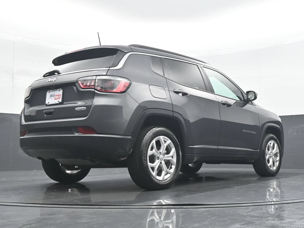 Used 2024 Jeep Compass Latitude AWD/4WD image 30