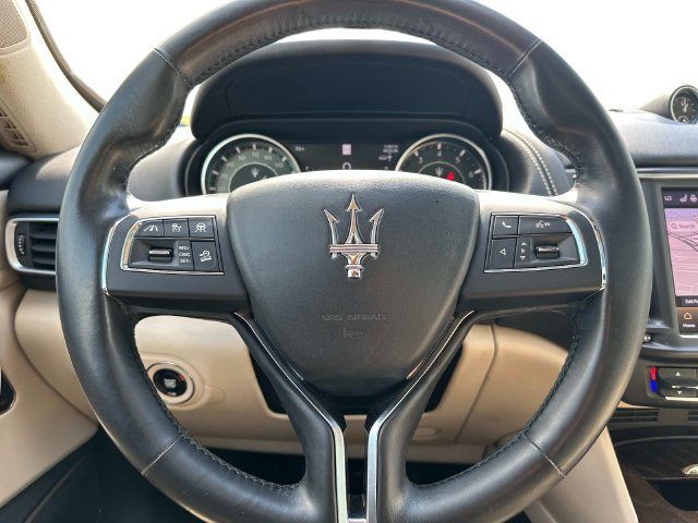 Used 2021 Maserati Levante GranLusso AWD/4WD image 19