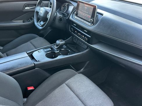 Certified 2025 Nissan Rogue SV image 17