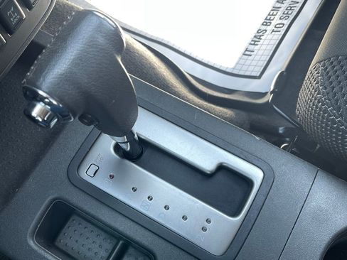 Used 2014 Nissan Frontier PRO-4X AWD/4WD image 24