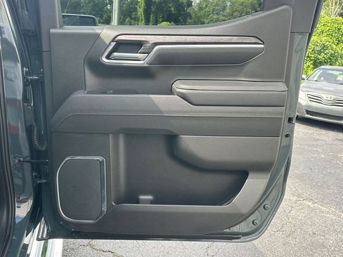 Used 2025 Chevrolet Silverado 1500 LTZ AWD/4WD image 17