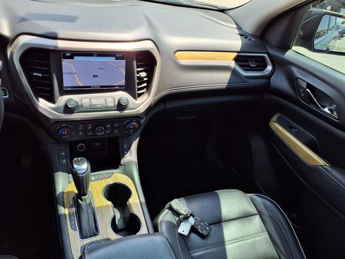 Used 2017 GMC Acadia Denali w/ Technology Package FWD image 4