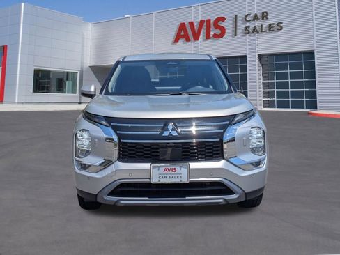 Used 2025 Mitsubishi Outlander SE AWD/4WD image 2