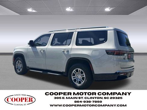 Used 2022 Jeep Wagoneer Series I RWD image 3