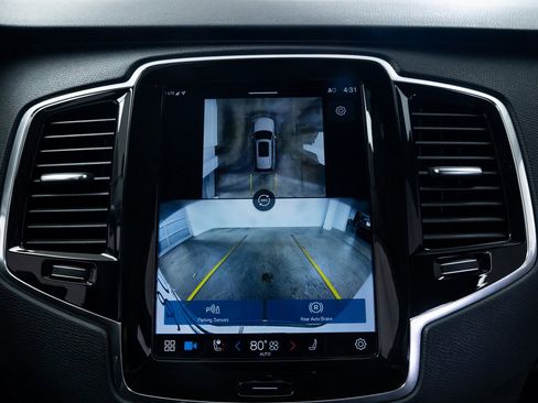 Used 2025 Volvo XC90 T8 Plus image 13