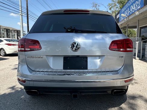 Used 2016 Volkswagen Touareg Sport image 5