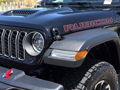 Certified 2026 Jeep Wrangler Unlimited Rubicon AWD/4WD image 8