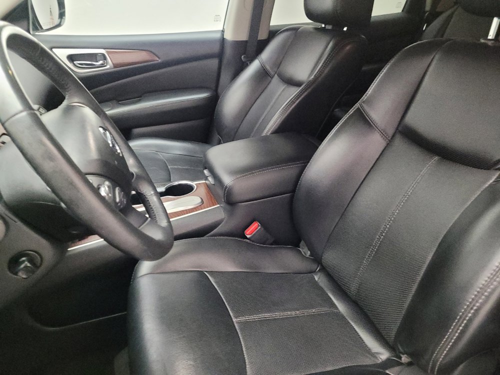 Used 2017 Nissan Pathfinder Platinum w/ Family Entertainment Package FWD image 17
