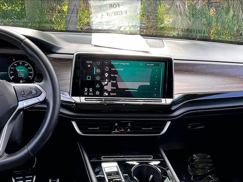 Certified 2024 Volkswagen Atlas SEL Premium R-Line image 20