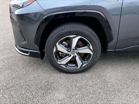 Used 2023 Toyota RAV4 SE w/ Weather & Moonroof Package image 4