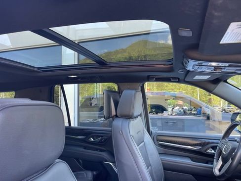 Used 2021 GMC Yukon Denali w/ Denali Ultimate Package AWD/4WD image 10