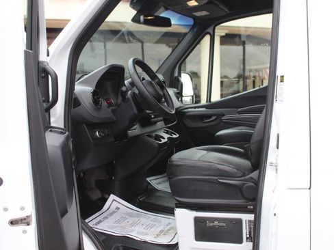 Used 2025 Mercedes-Benz Sprinter 2500 image 21