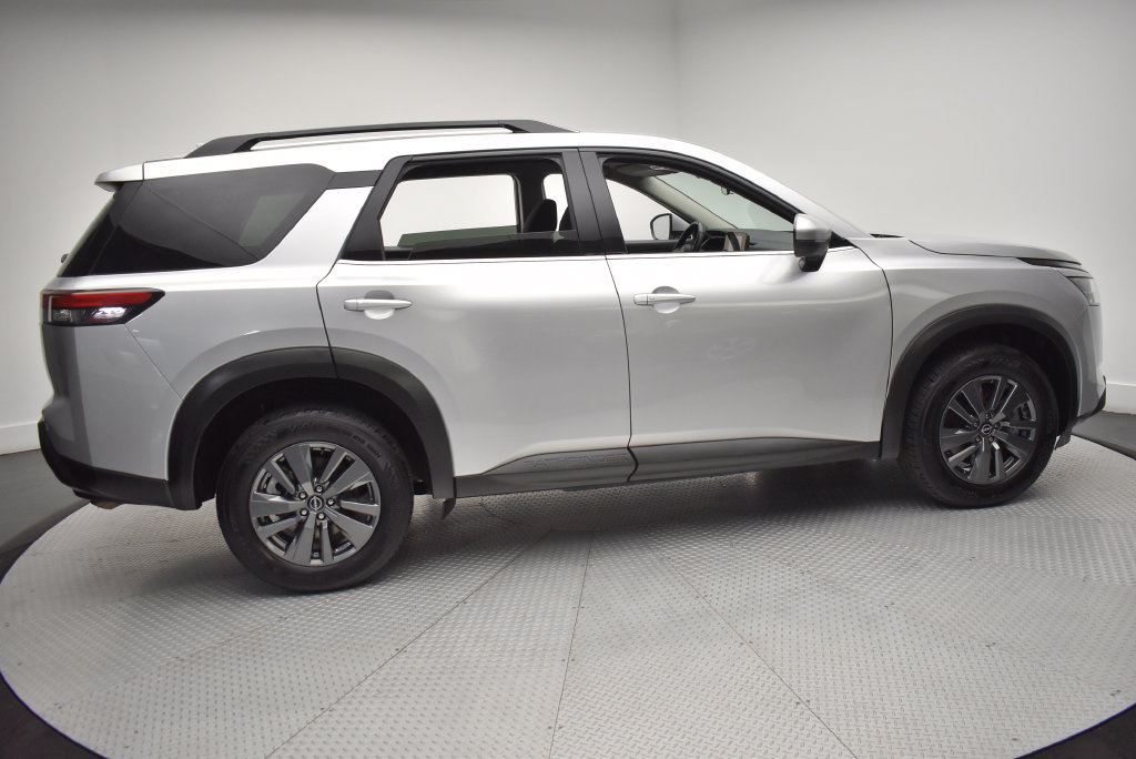 Used 2025 Nissan Pathfinder SV AWD/4WD image 4