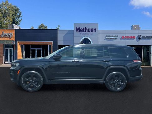 Used 2023 Jeep Grand Cherokee L Limited w/ Black Appearance Package AWD/4WD image 8