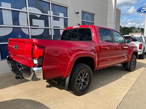 Used 2021 Toyota Tacoma SR5 AWD/4WD image 3