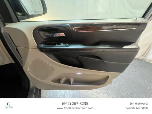 Used 2013 Chrysler Town & Country Touring-L w/ Driver Convenience Group FWD image 21