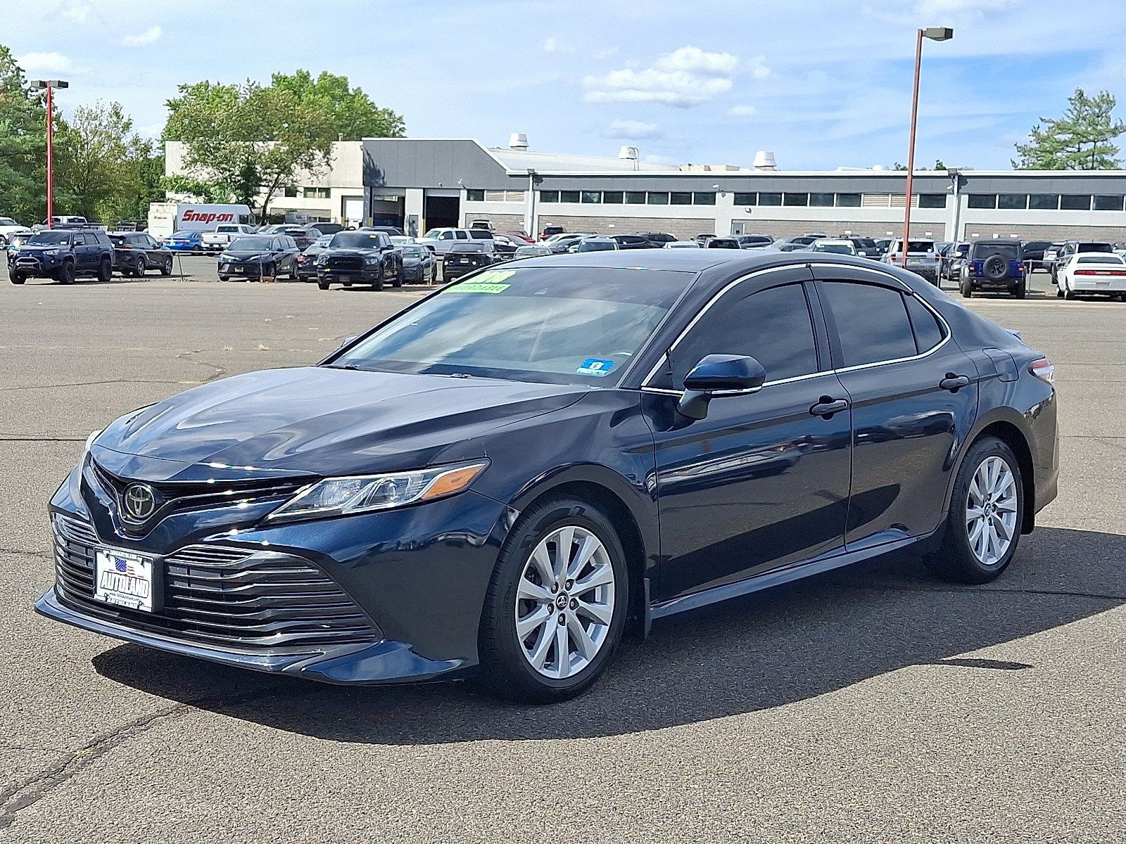 Used 2018 Toyota Camry LE w/ Convenience Package FWD image 3
