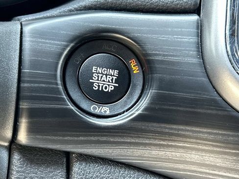 Used 2020 Jeep Grand Cherokee Laredo AWD/4WD image 24