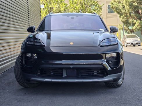 New 2026 Porsche Macan 4 Electric image 10