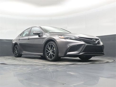 Used 2024 Toyota Camry SE image 45