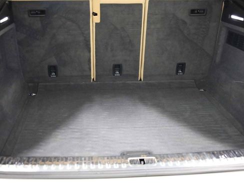 Used 2022 Audi Q8 Prestige w/ Prestige Package image 39