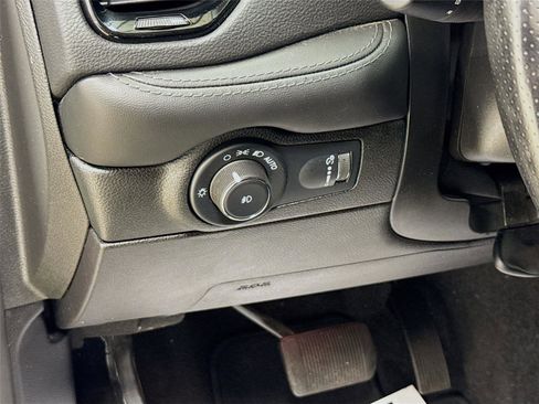 Used 2022 Dodge Durango SXT w/ Anodized Platinum Package image 10