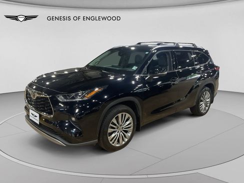 Used 2021 Toyota Highlander Platinum AWD/4WD image 1