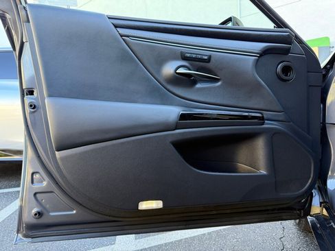 Certified 2025 Lexus ES 300h w/ Premium Package image 28