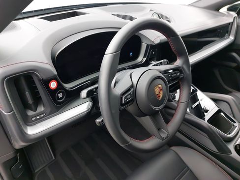 Used 2026 Porsche Cayenne Coupe image 4