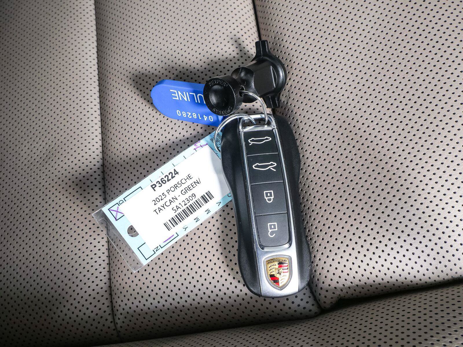 Certified 2025 Porsche Taycan AWD/4WD image 40